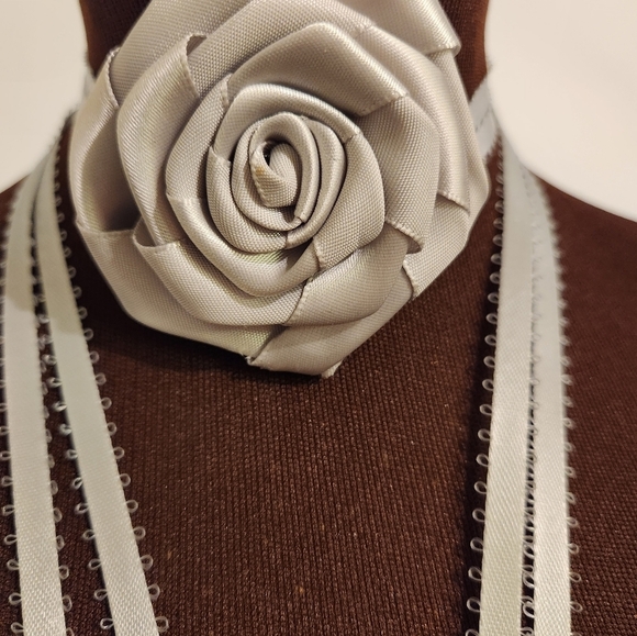 Hand Crafted Floral Choker Necklace Grey Wrap Choker Necklace Ribbon Tie - Picture 1 of 7